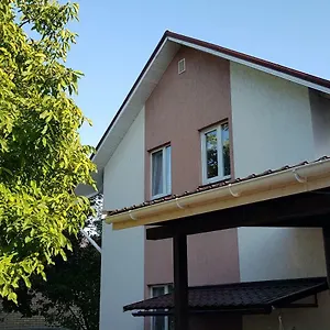 Goratwins Near Boryspil Airport Гостевой дом